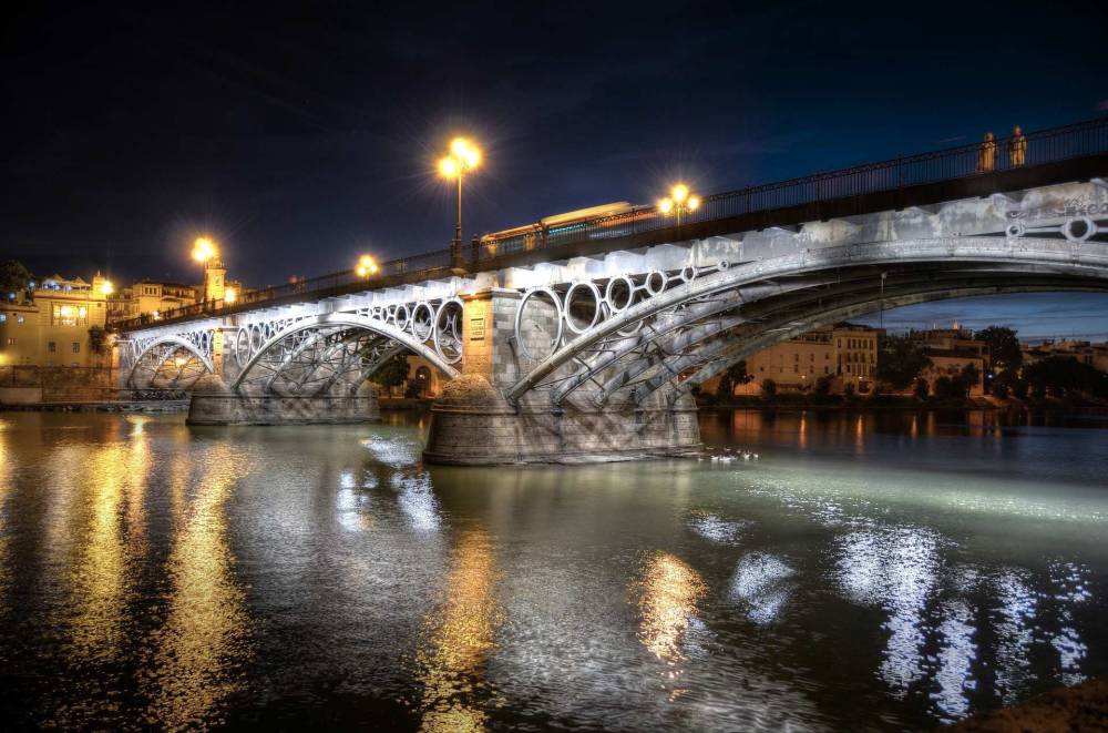 Triana bridge at night