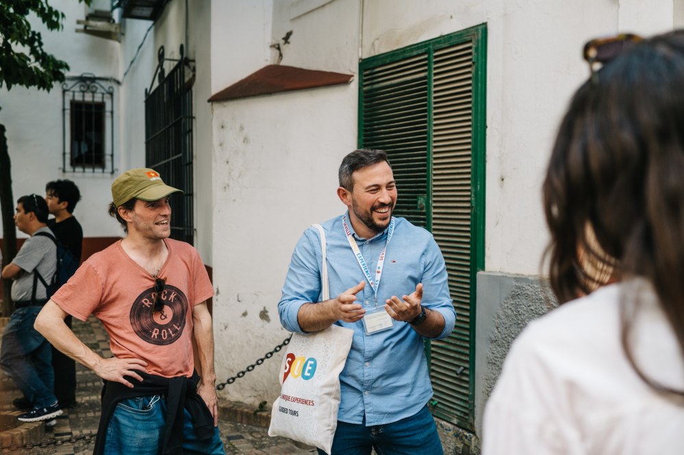 Guided tour in Seville's Jewish quarter.